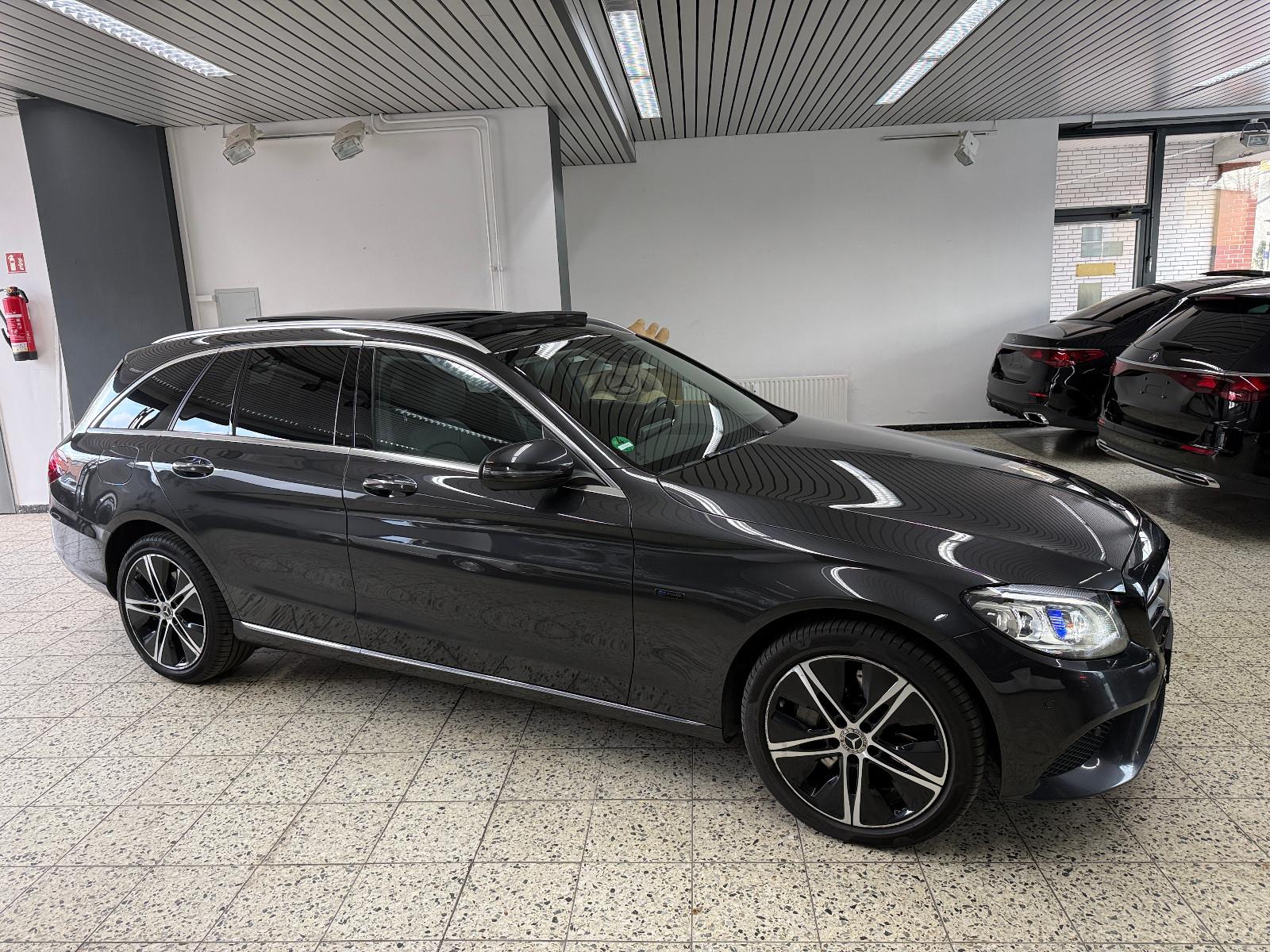 Mercedes-Benz C 300 T de Avantgarde NAV/LED/PSD/DISTR/TW/LMR18
