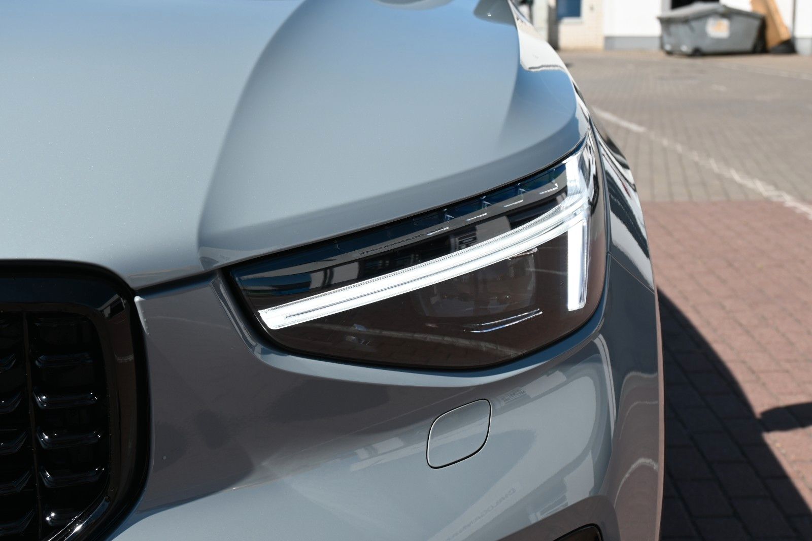 Fahrzeugabbildung Volvo XC40 B4 DKG Ultra Dark*FSHZG*PANO*360°*ACC*AHK