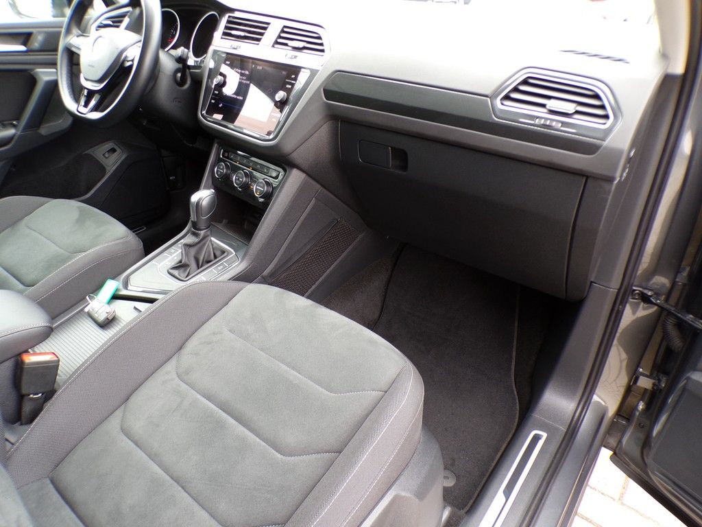 Fahrzeugabbildung Volkswagen Tiguan 1,5 TSI DSG Highline *R-Line*Pano*LED*ACC