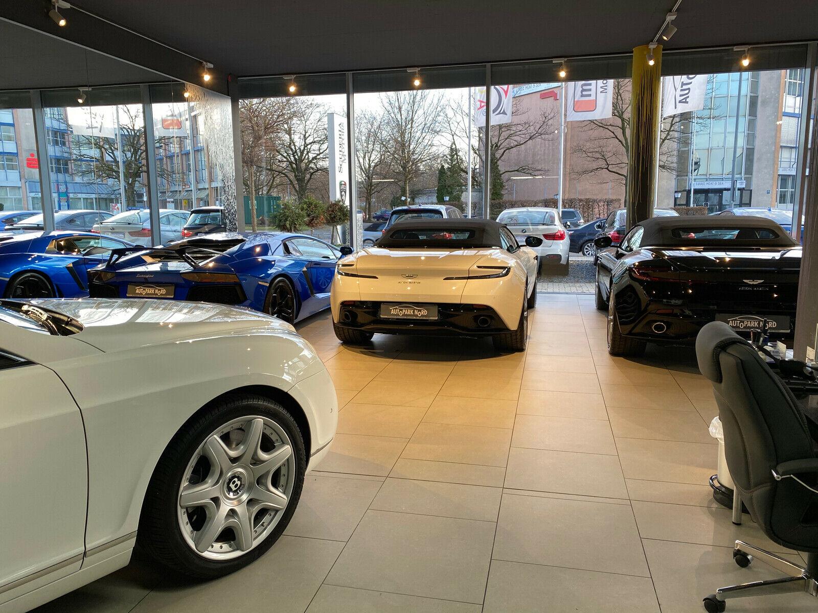 showroom-image-top