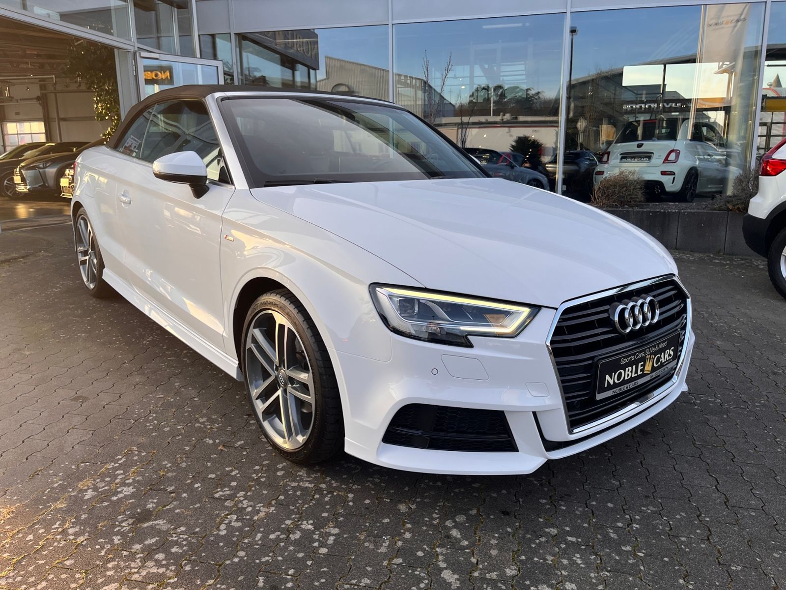 Fahrzeugabbildung Audi A3 Cabriolet 35 TFSI S-Line LED NAVI SHZ
