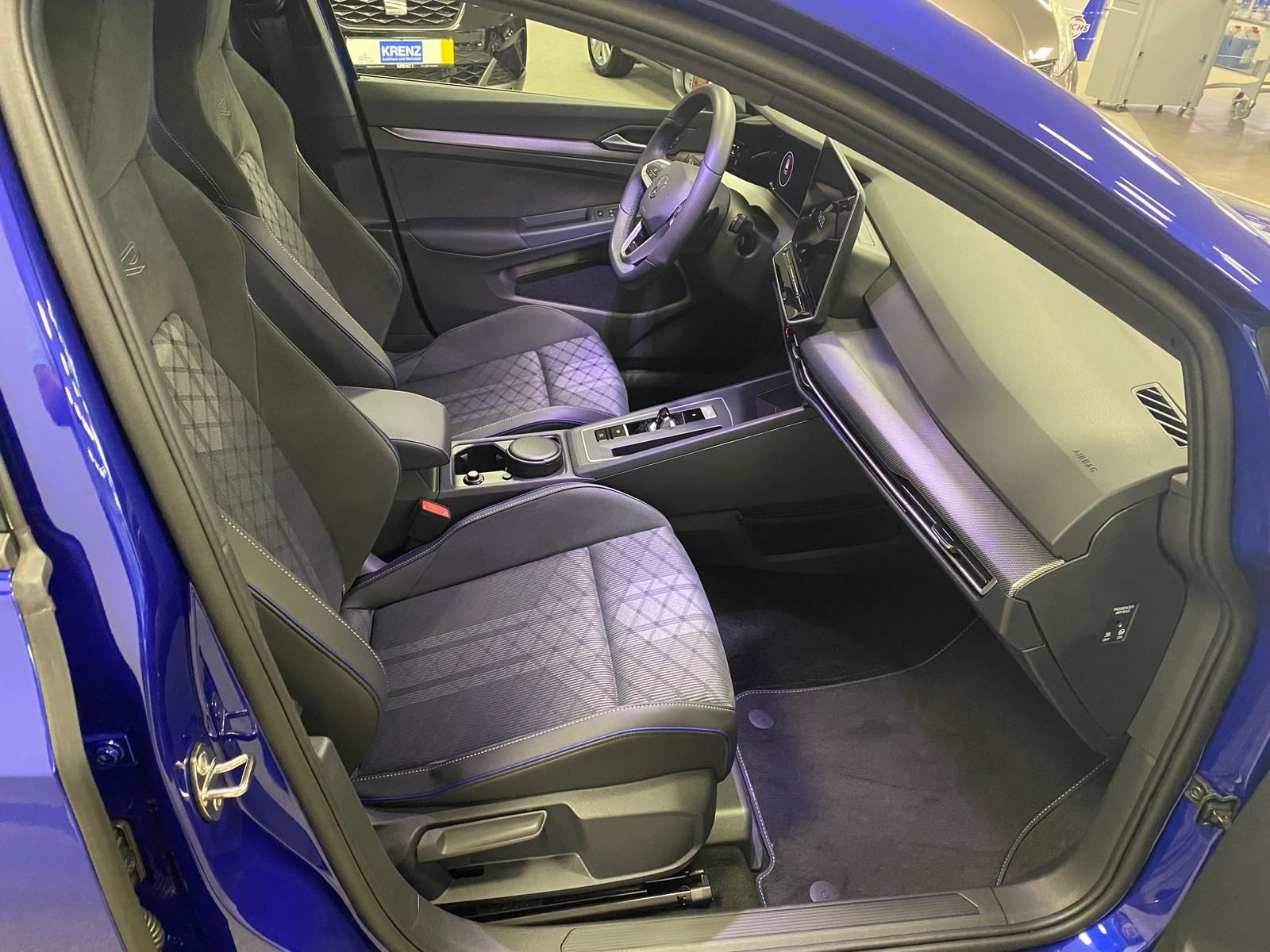 Fahrzeugabbildung Volkswagen Golf 1.5 eTSI R-Line DSG+ACC+360°+HUD+HARMAN KAR