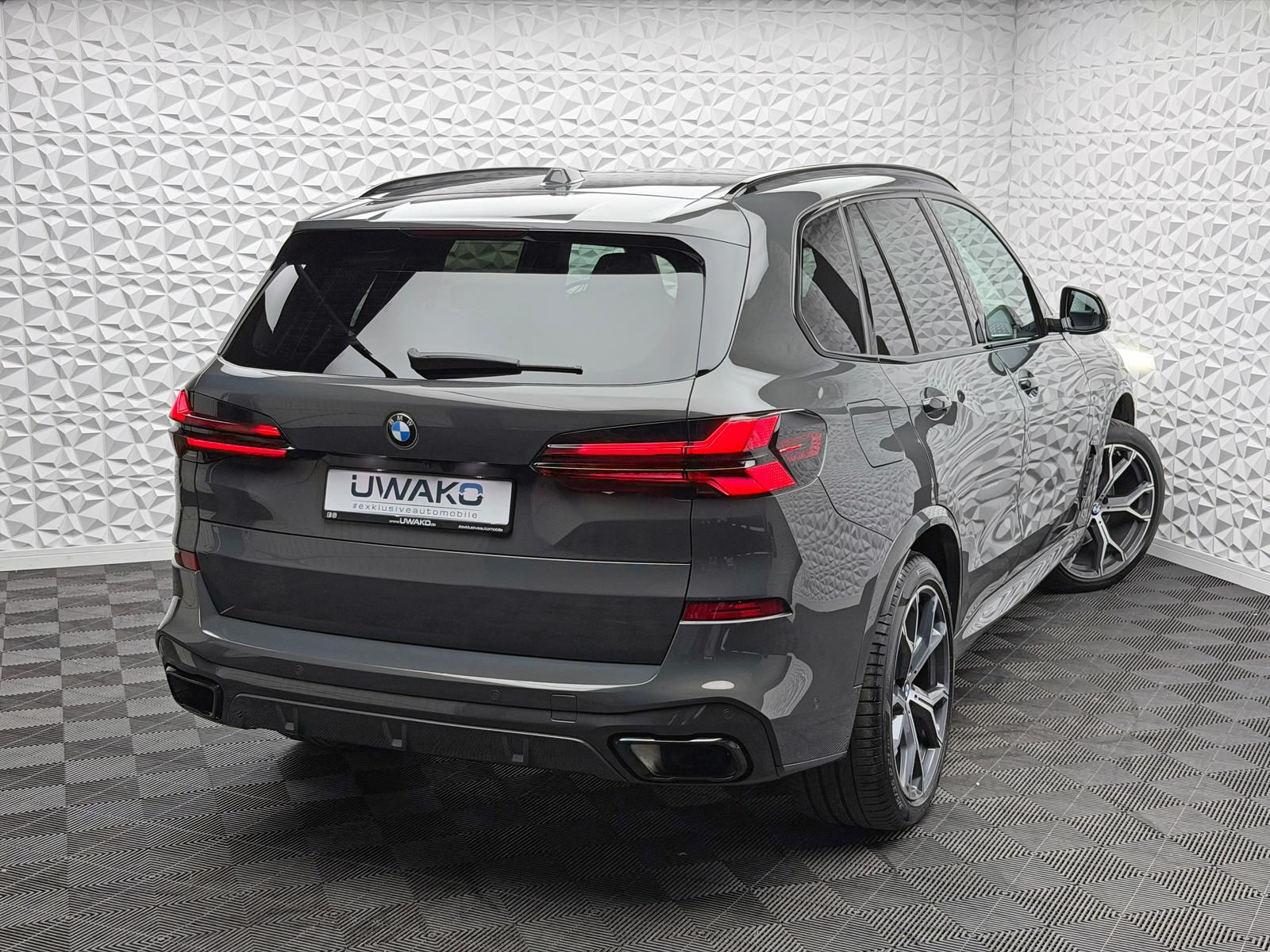 Fahrzeugabbildung BMW X5 40d XDRIVE/M-PAKET/ACC/H&K/AHK/LED/CARBON/HUD