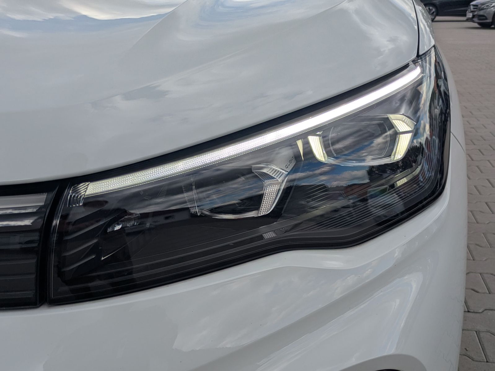 Fahrzeugabbildung Volkswagen Tiguan 2.0 TDI 4M R-Line PANO*H&K*AHK*MATRIX*20"