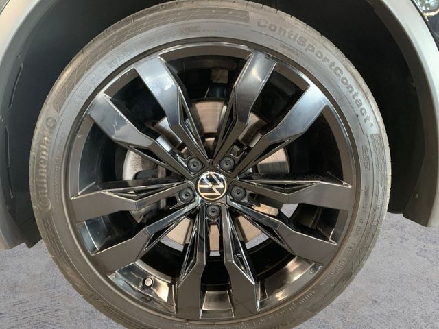 Tiguan 2.0 TDI 4M R-LINE MATRIX+AHK+HUD+PANO+ACC