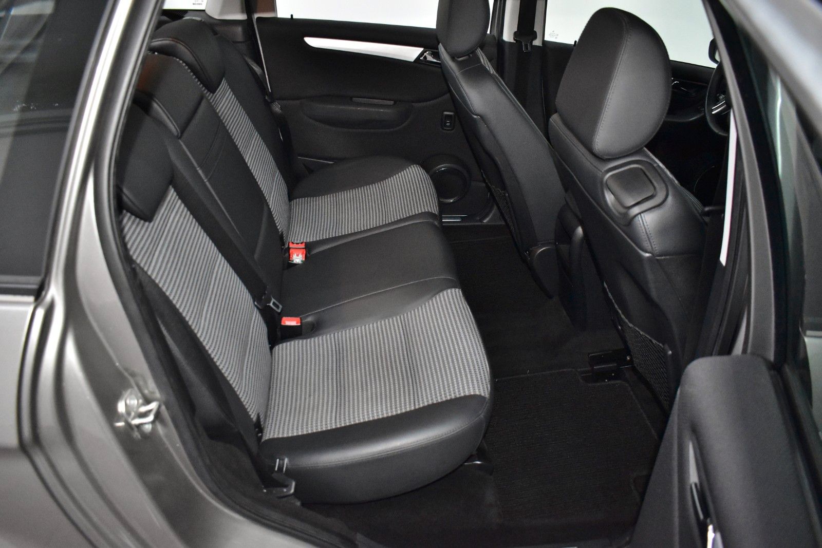 Fahrzeugabbildung Mercedes-Benz B 170, Sportpaket,T.Leder,SH,