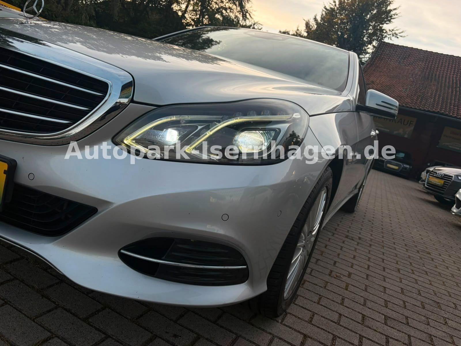 Mercedes-Benz E 300 Elegance*FL*Pano*Leder*4xSZH*Keyless*Xenon