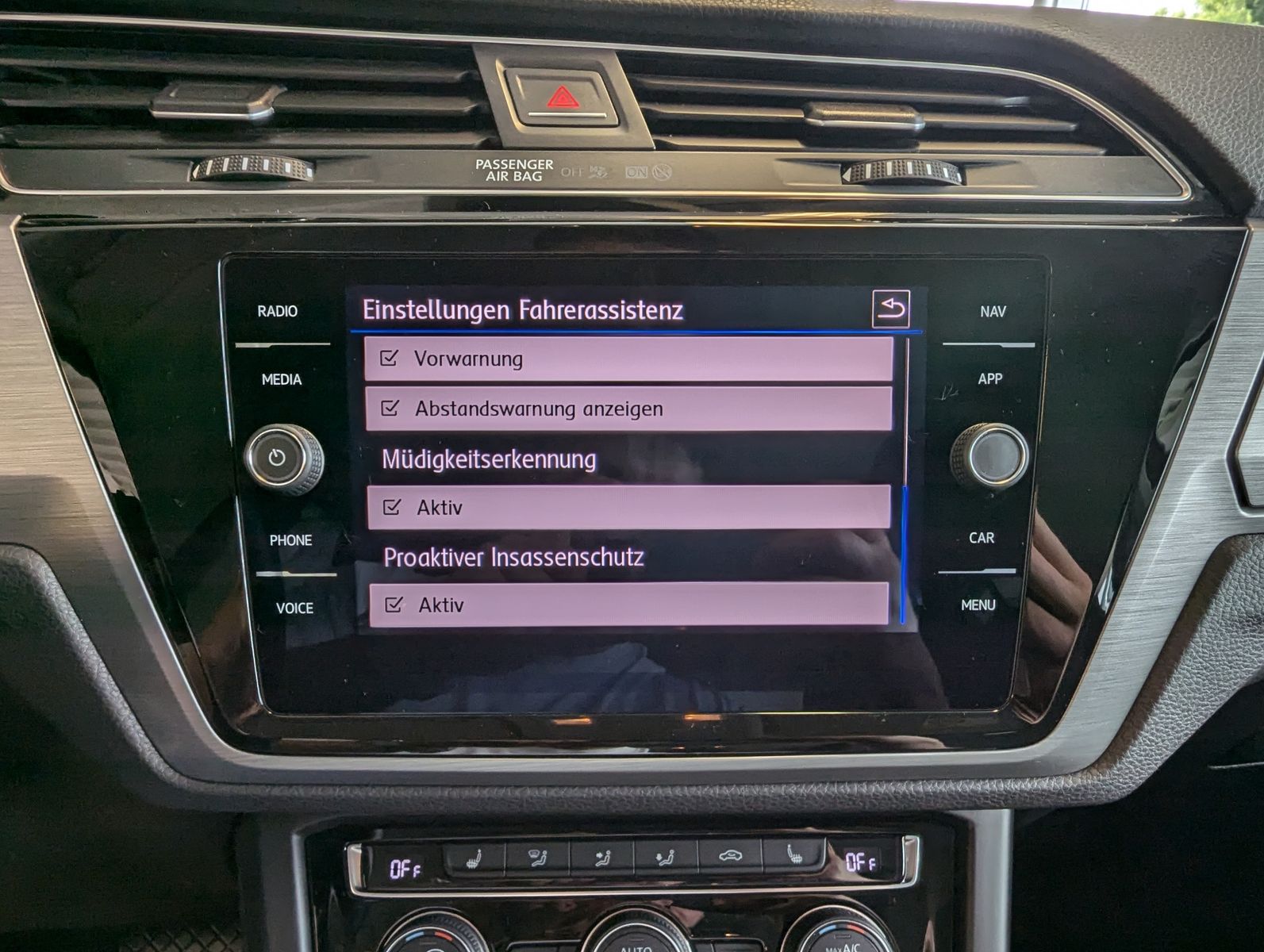 VW Touran 2.0 TDI DSG Comf. ACC LED Kamera - Image 31
