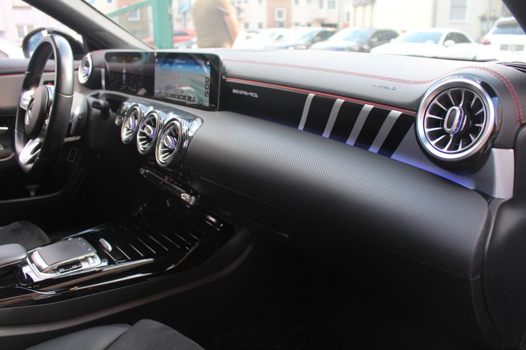 Mercedes-Benz CLA 35 AMG