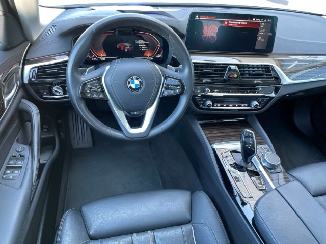 Fahrzeugabbildung BMW 530 i Mild-Hybrid Luxury Line Autom. Panoramadac
