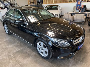 Mercedes-Benz C180 CGI Limousine Avantgarde*NAVI*LED*TEILLEDER