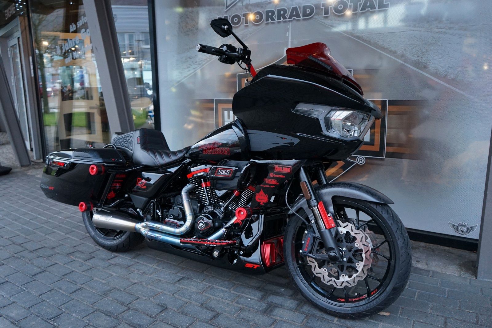 Fahrzeugabbildung Harley-Davidson Road Glide ST CVO CLUBSTYLE