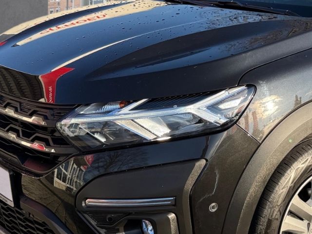 Fahrzeugabbildung Dacia Jogger Comfort 1.0 TCe 100 ECO-G AHK  LED  CarPl