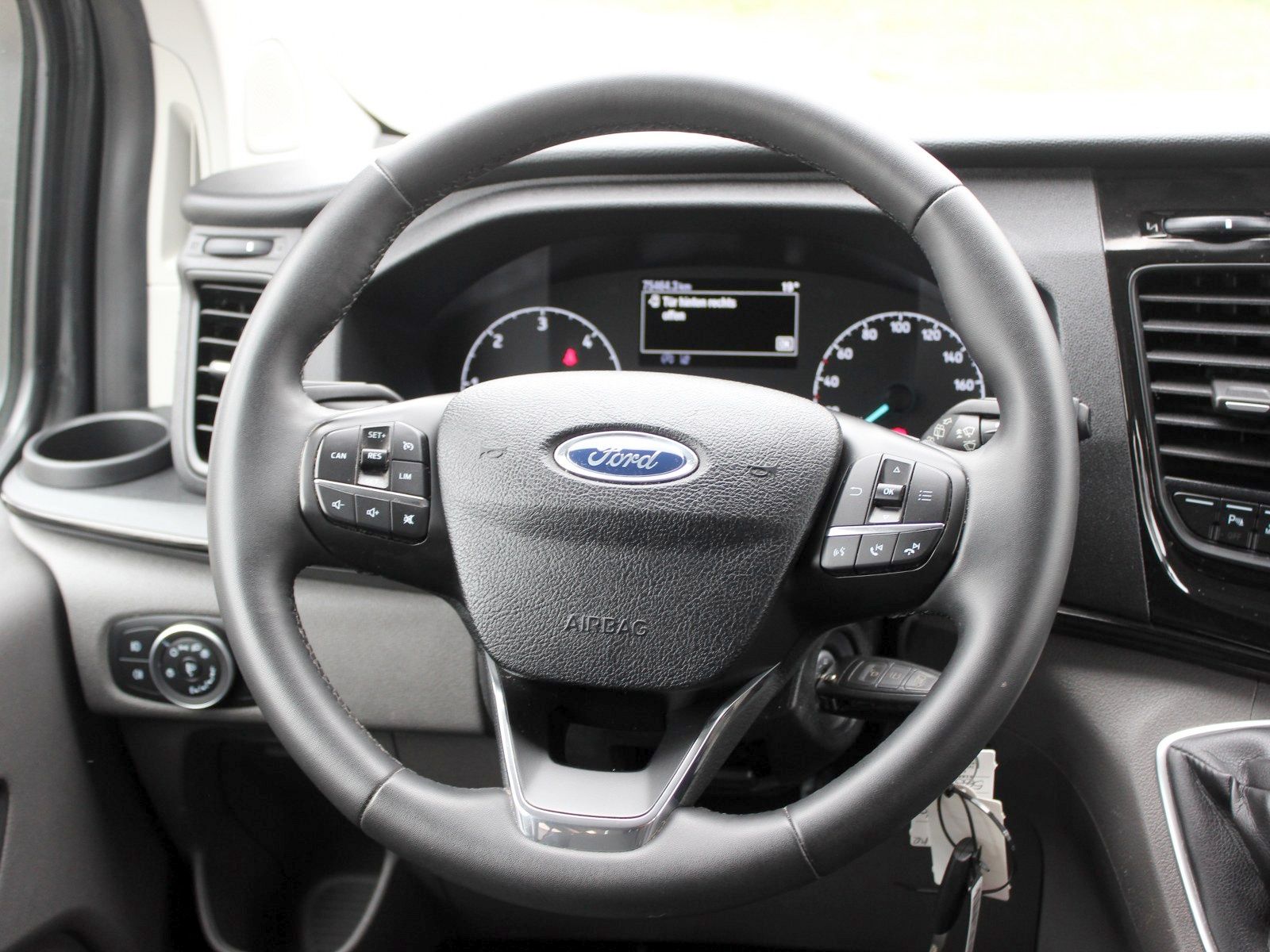 Fahrzeugabbildung Ford Tourneo Custom 320 L2 Tourneo Trend FWD
