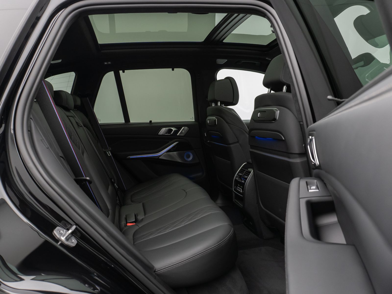 Fahrzeugabbildung BMW X5 M60i Panorama 360° B&W SoftCL Massage 22Zoll