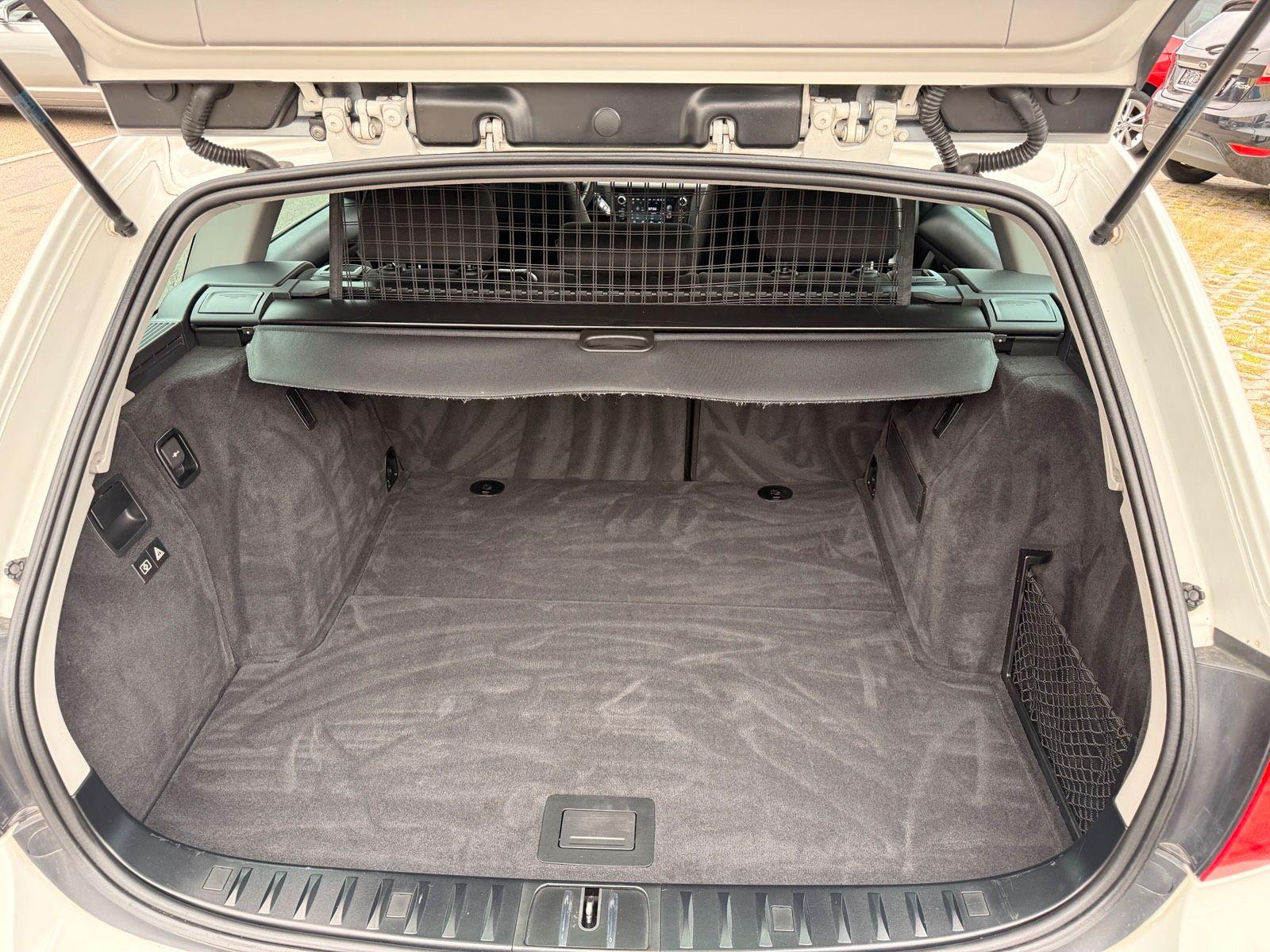 BMW 320 2011 — photo 8