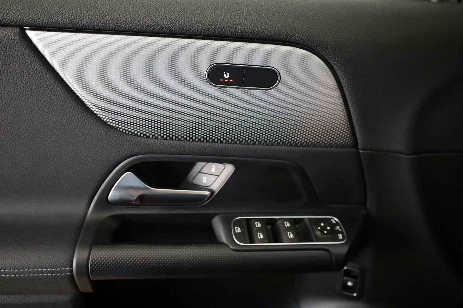 Fahrzeugabbildung Mercedes-Benz GLA 250 e, Style,T.Leder,Navi,LED,SH,Kamera,Pano
