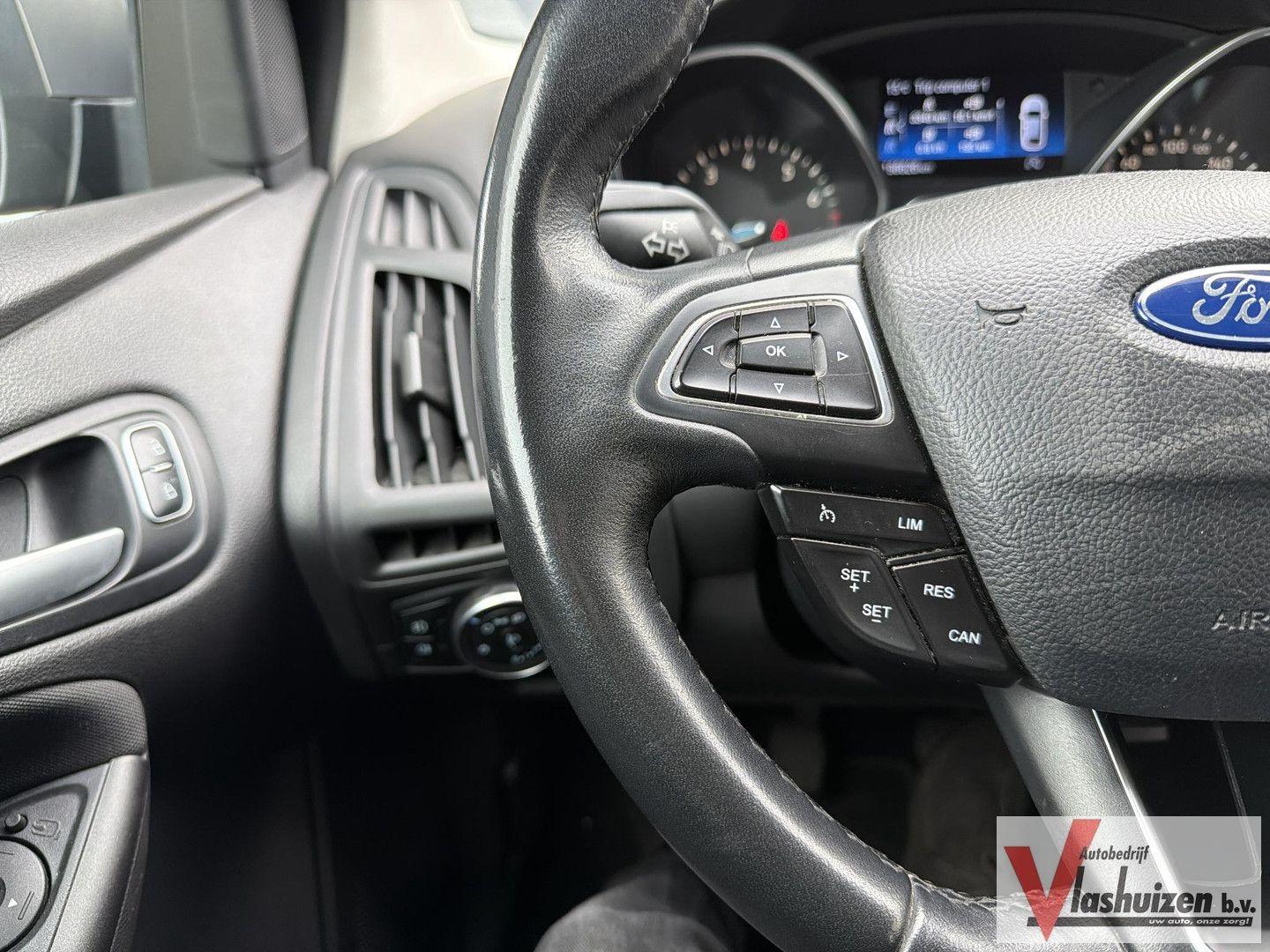 Ford Focus 2014 — photo 17