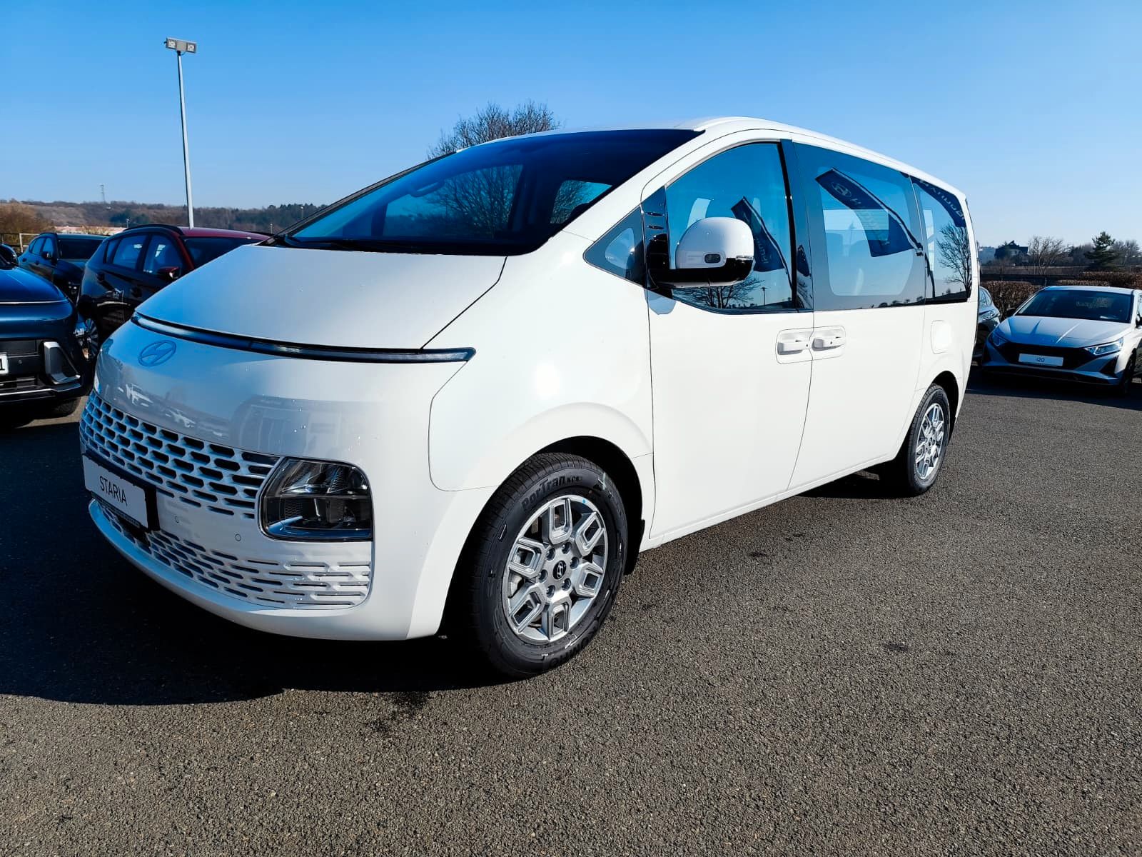 Hyundai STARIA HEV 1.6 T-GDI A/T 2WD Shuttle-/Parkpak.