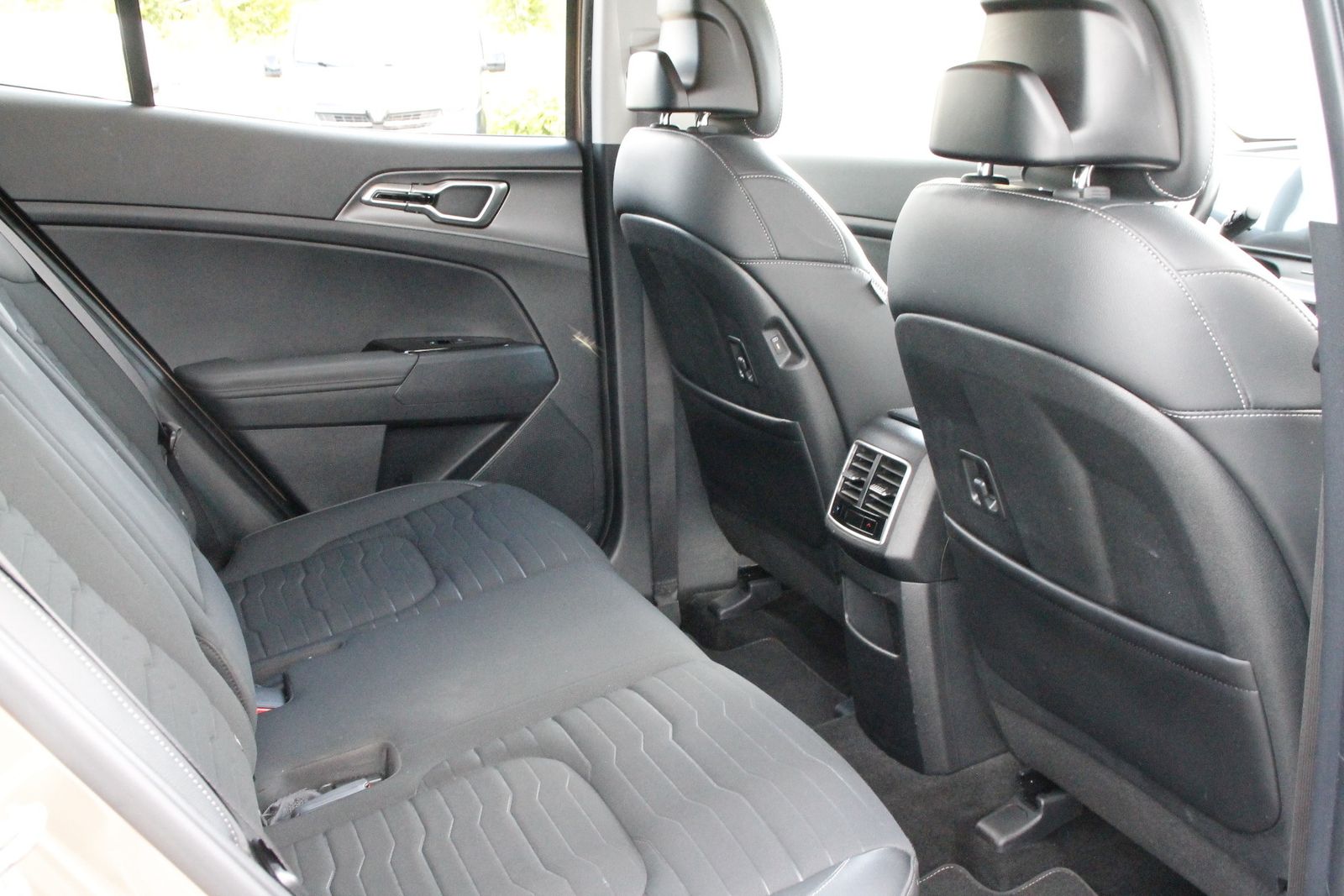 Fahrzeugabbildung Kia Sportage 1.6 T-GDI Mild-Hybrid Vision 4WD
