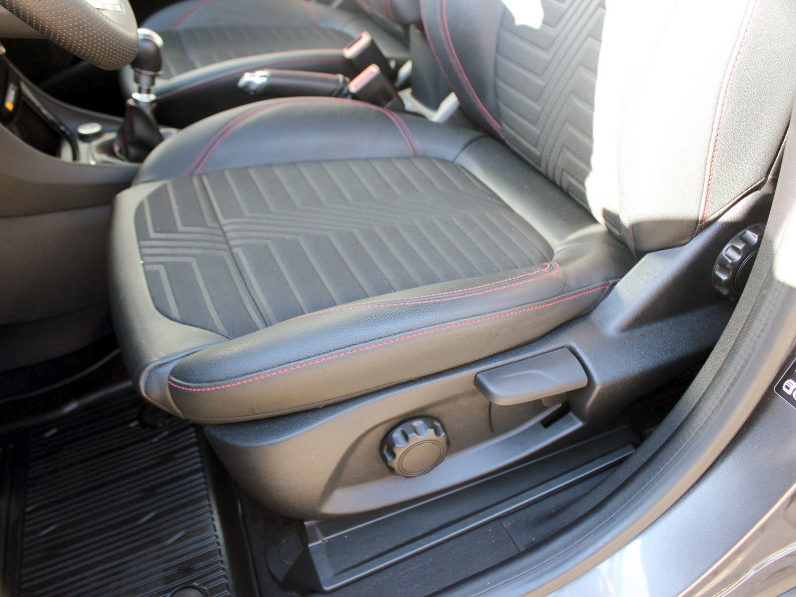 Fahrzeugabbildung Ford Puma ST-Line X 1,0 EcoBoost Mild Hybrid