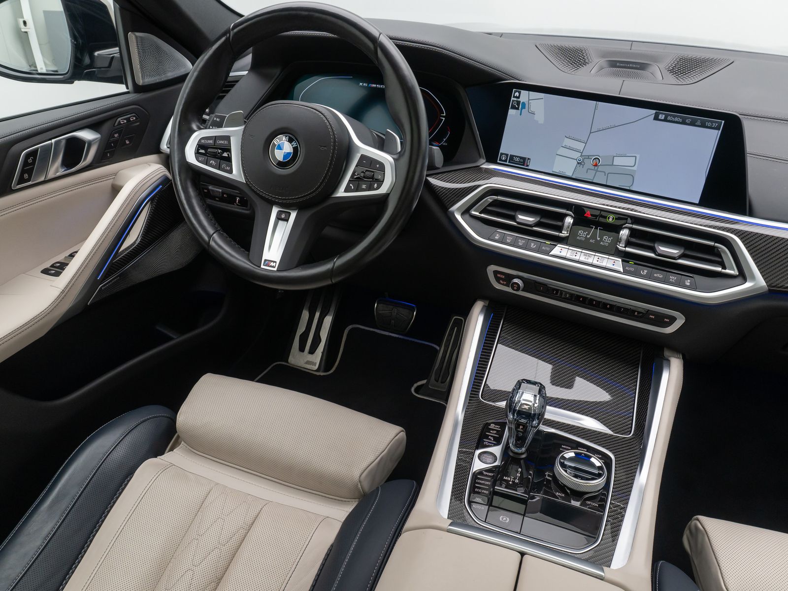 Fahrzeugabbildung BMW X6 M50i Panorama Laser 360°HUD B&W SoftCL 22Zoll