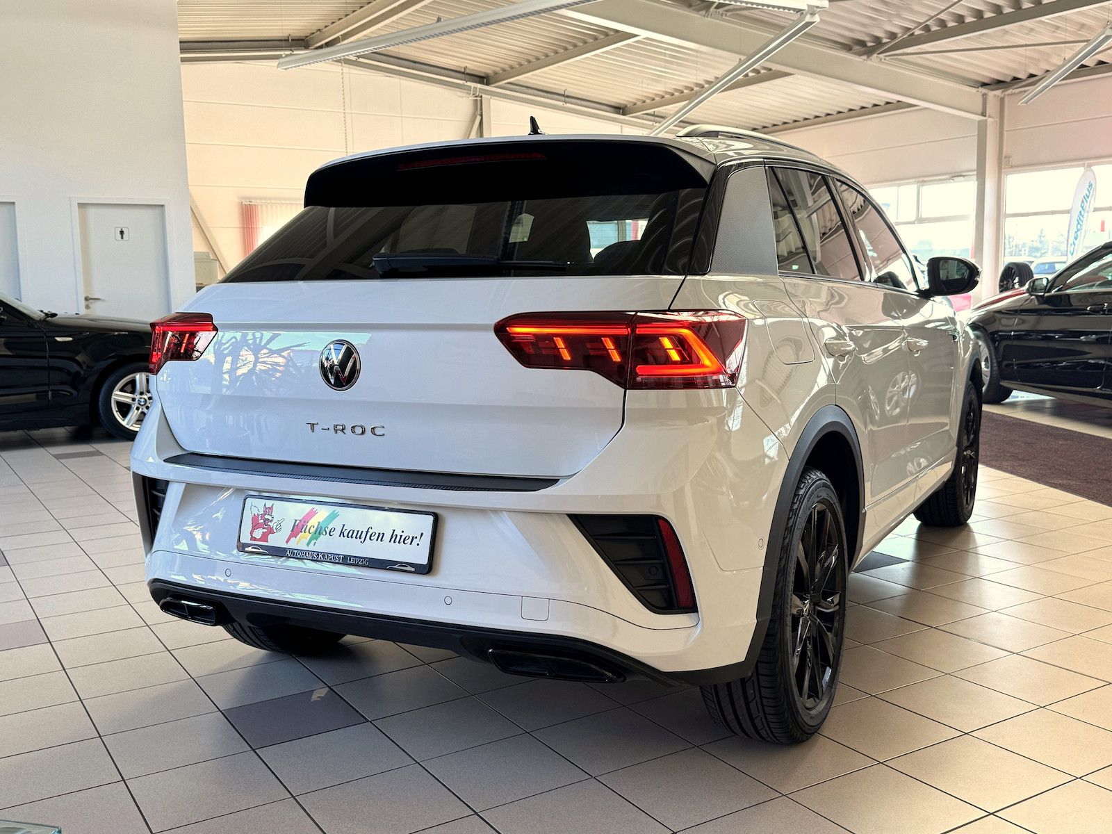 Fahrzeugabbildung Volkswagen T-Roc 1.5 DSG R-Line/Black/1.Hd/Spur/Park/Ahk