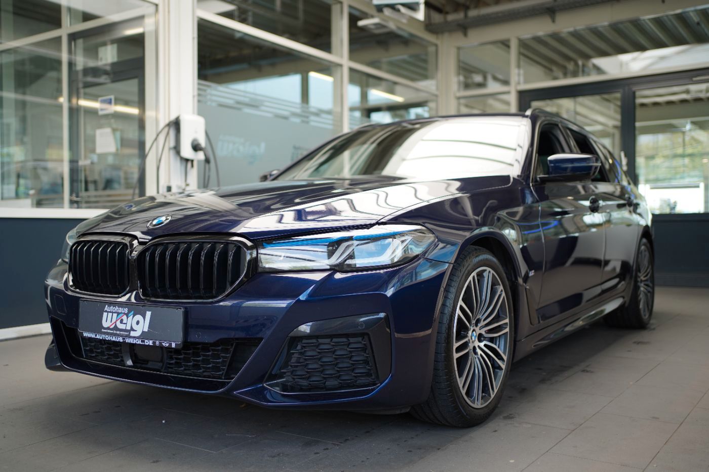 Fahrzeugabbildung BMW 530i M Sport +HeadUp+Komfortzugang+AHK+Laserlich
