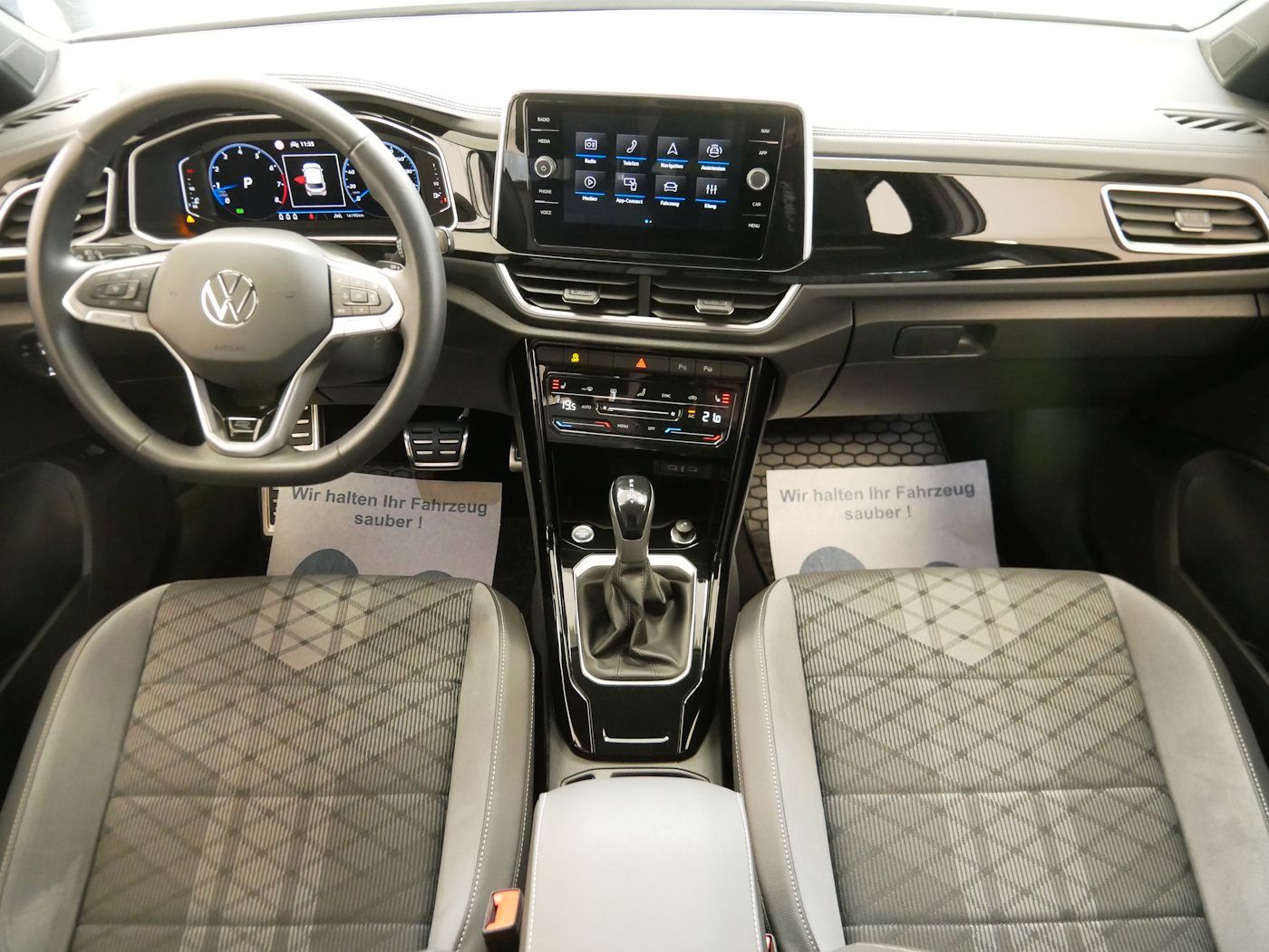 Fahrzeugabbildung Volkswagen T-Roc 1.5 TSI R-Line DSG Kamera ACC LED SHZ+LHZ