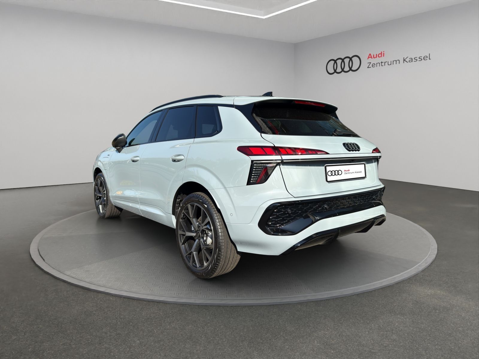 Audi Q3 SUV e-hybrid S line Matrix LED Pano HuD B&O foto 3