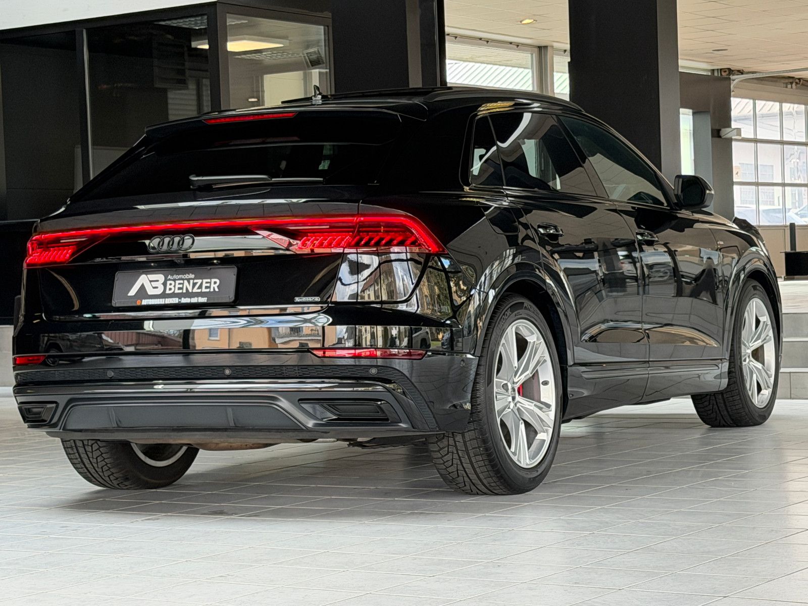 Fahrzeugabbildung Audi Q8 50 TDI Quattro/COMPETITION-PLUS/CARBON/VOLL