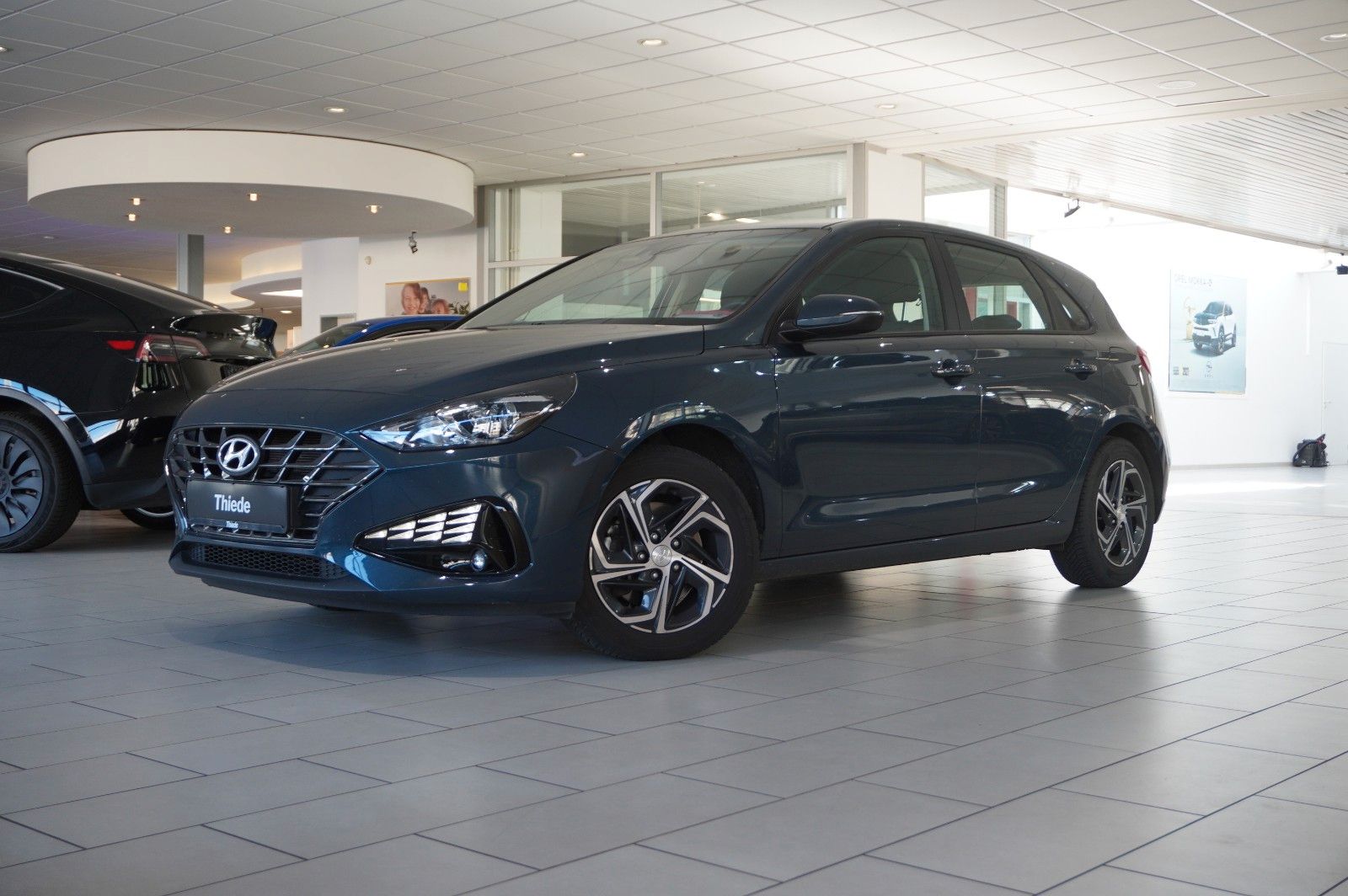 Fahrzeugabbildung Hyundai i30 1.5 T-GDI PURE NAVI/LED/KAMERA/SPORT/SH/AHK