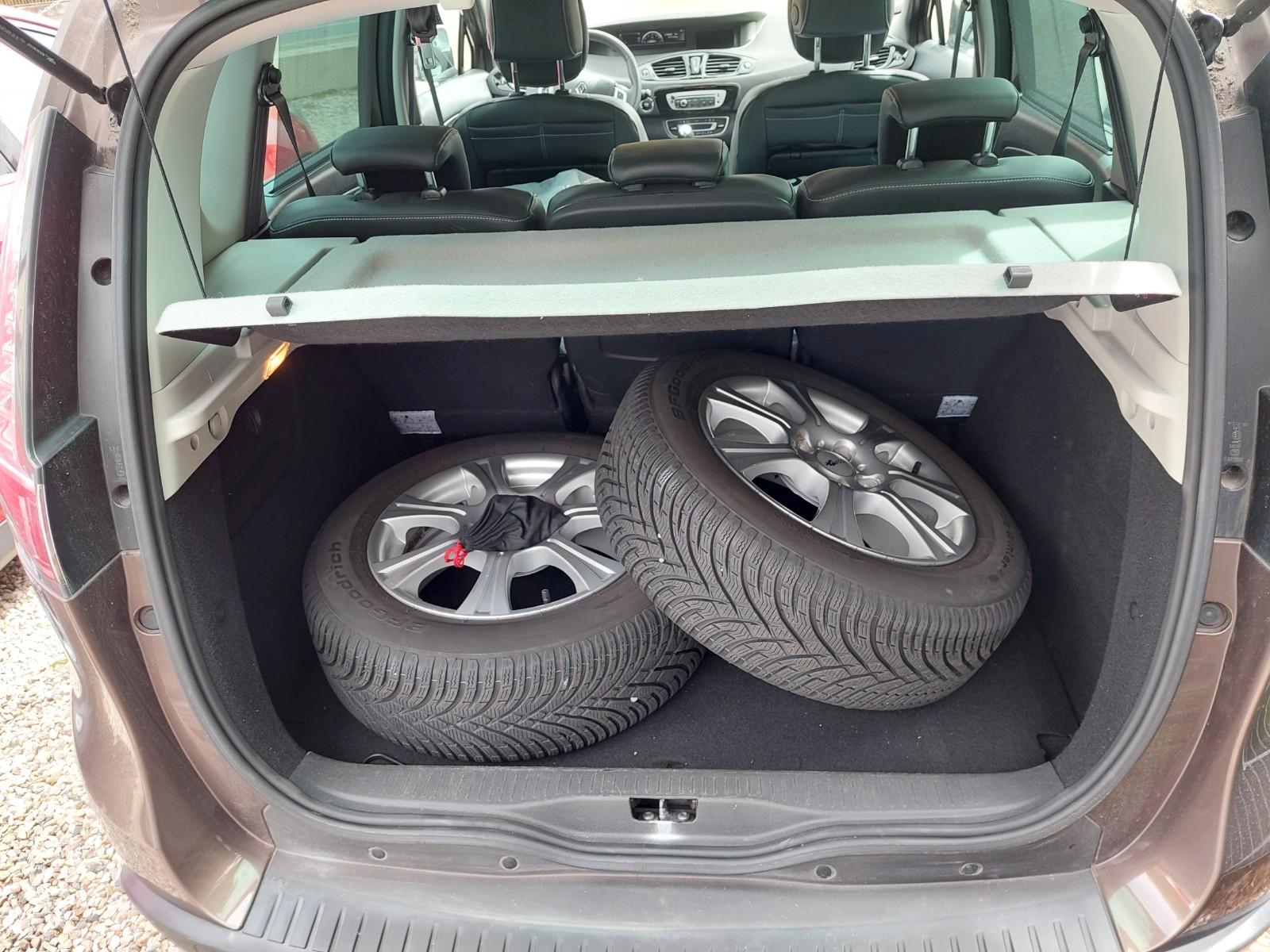 Renault Scenic 2012 — photo 17