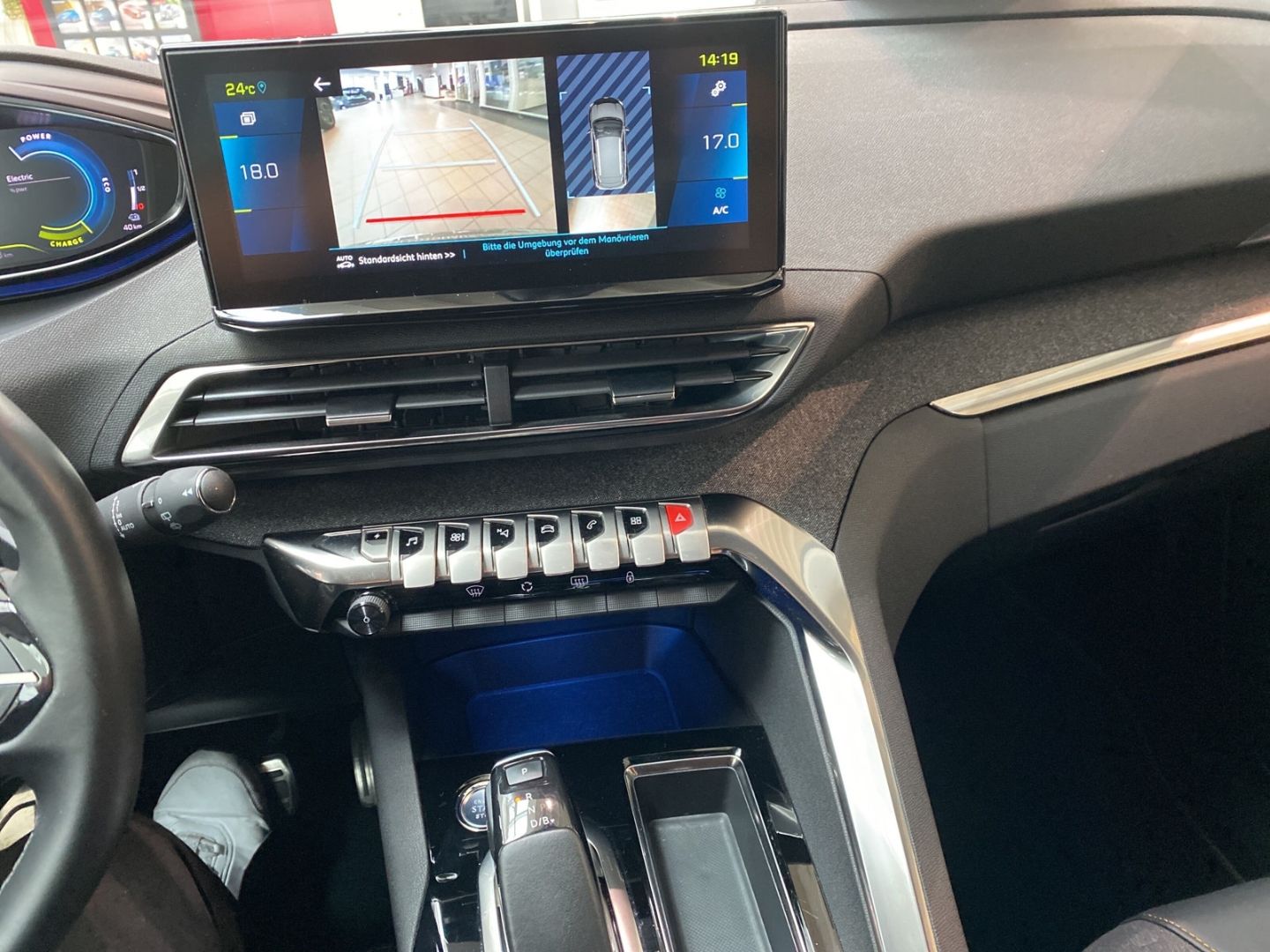 Fahrzeugabbildung Peugeot 3008 Hybrid 225 Roadtrip 1.6 Plug-In EU6d Navi d