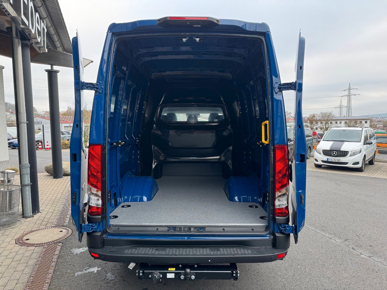 Fahrzeugabbildung Iveco Daily 50C18HA8 3.0L *CrewVan*AHK*Automatik*