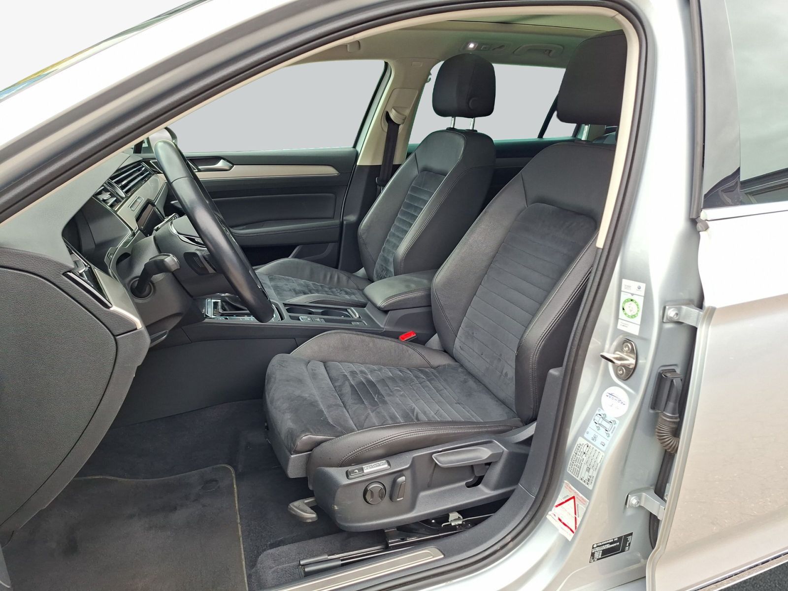 Volkswagen Passat Variant 2.0 TDI Highline NAVI AHK SD STAN foto 10