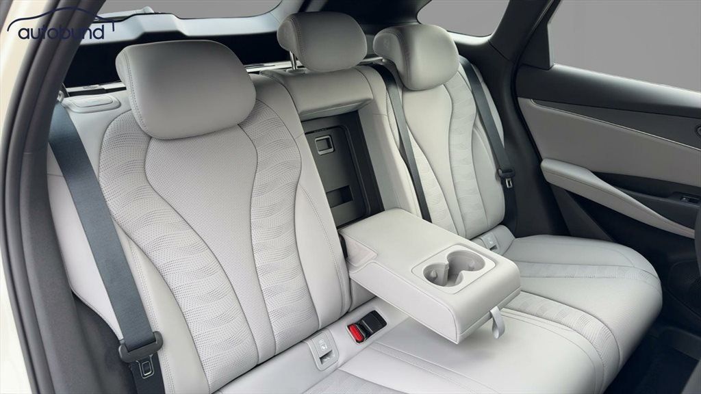 BYD SEAL 6
