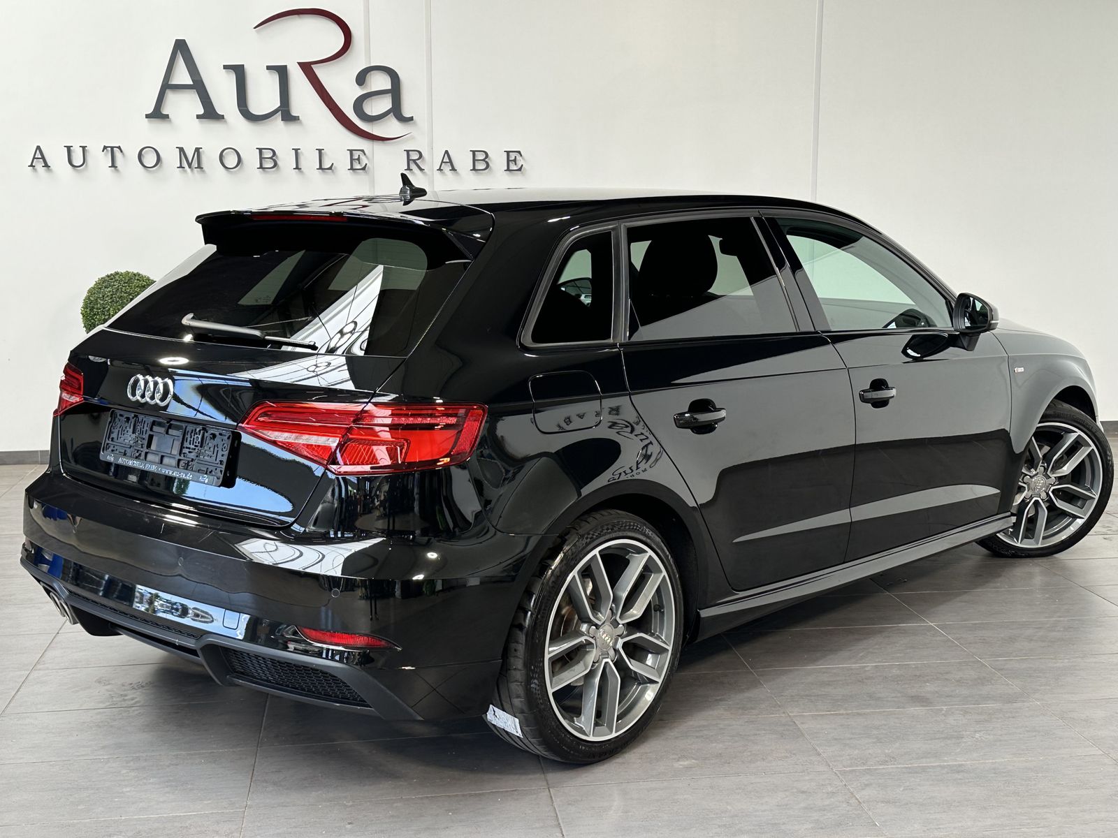 Fahrzeugabbildung Audi A3 SpB 35 TFSI S-Line Black NAV+LED+AHK+DIGDISPL