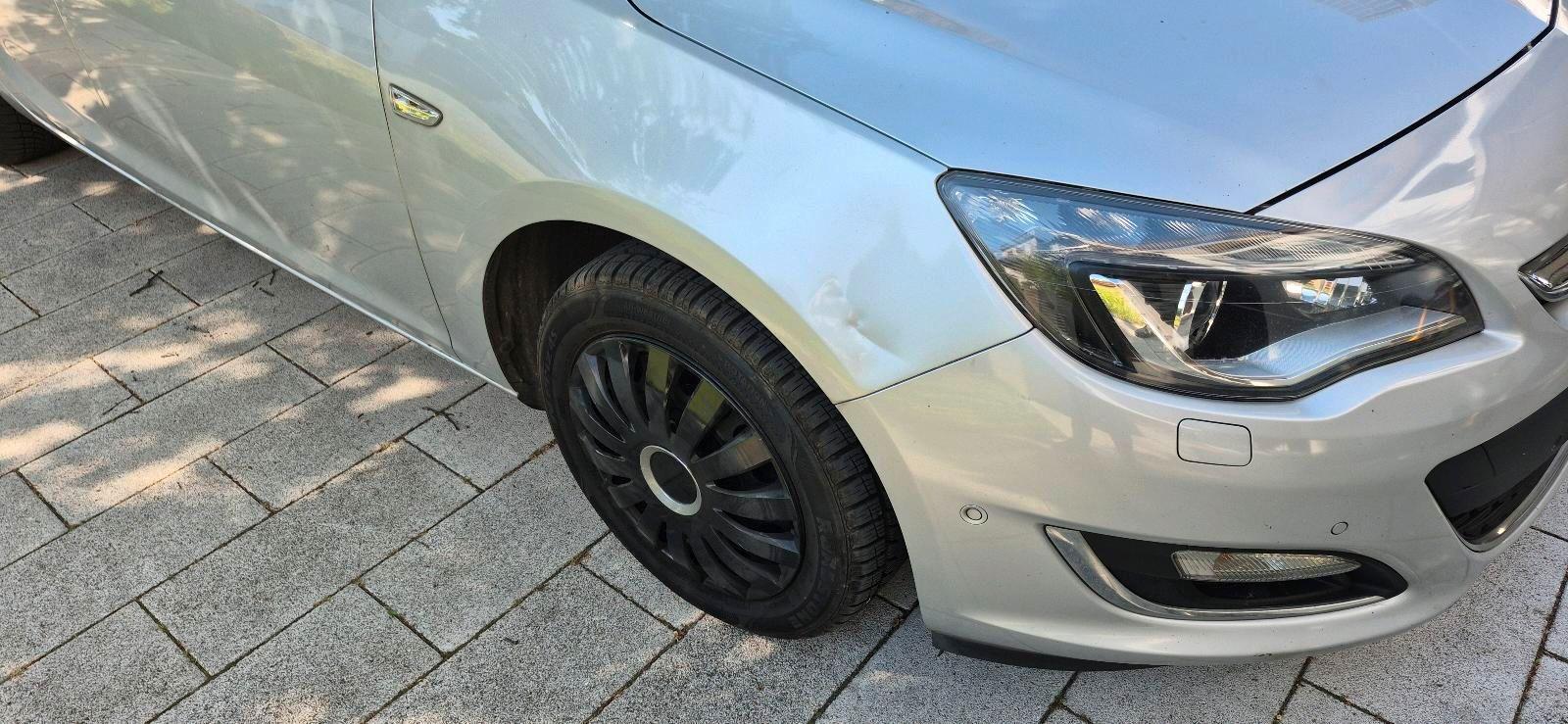 Opel Astra 2013 — interior