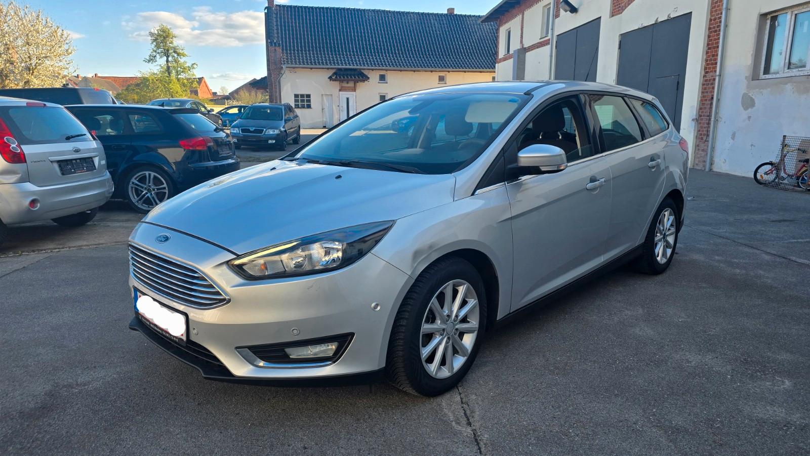 Ford Focus 1,0 Navi 1.Hand TÜV 05/27 Klimatronik LED