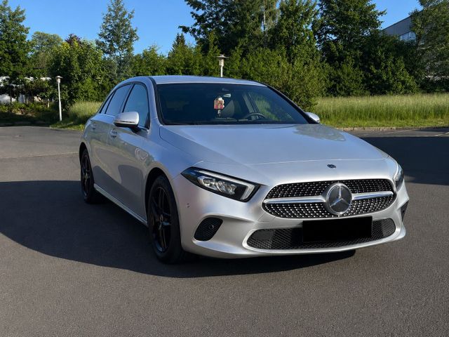 MERCEDES-BENZ Mercedes A180d Automatik | Navi | LED | 10...