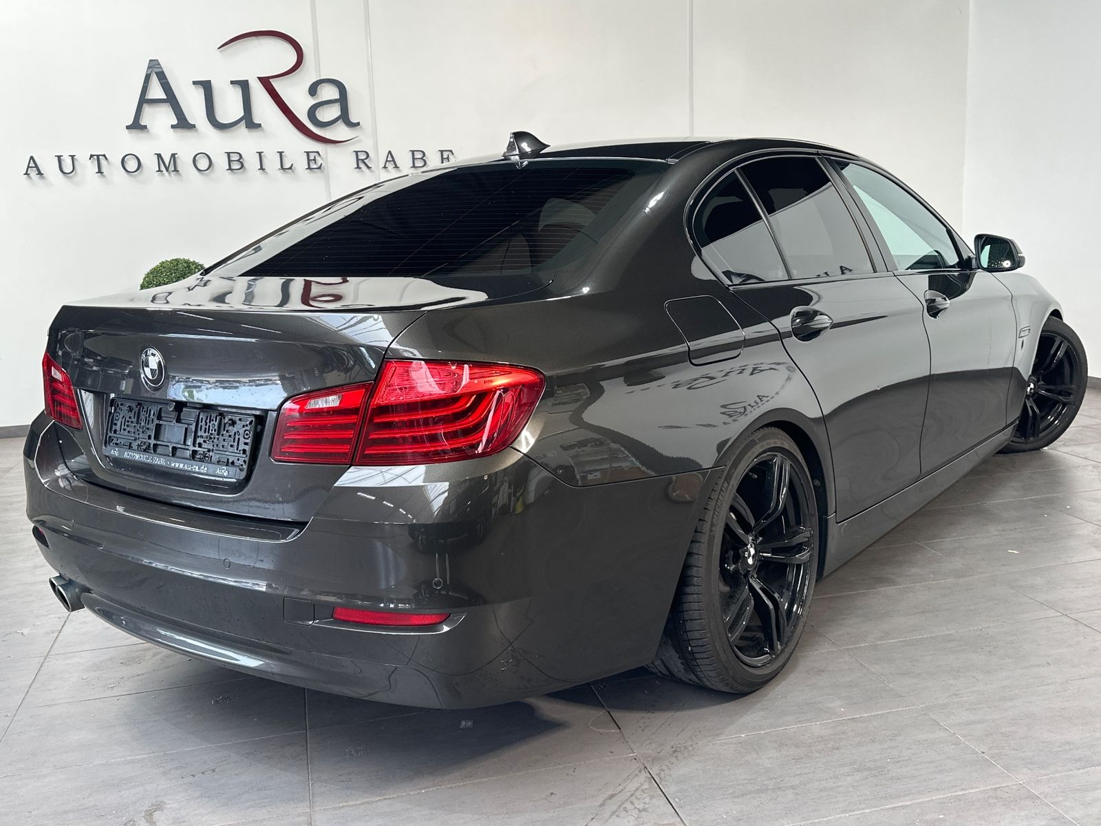 Fahrzeugabbildung BMW 520 d Limousine Aut. NAV+XEN+GLASDACH+PDC+HIFI