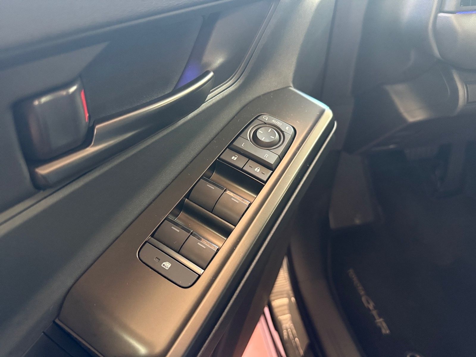 Fahrzeugabbildung Toyota C-HR+ Lounge 4x4 AWD 77 KW, 360,SHZ,el.Heck