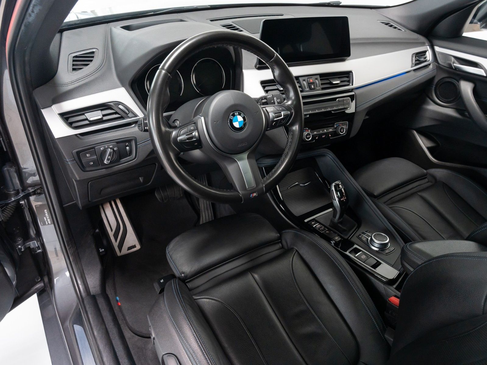Fahrzeugabbildung BMW X2 xD20i M Sport Panorama Kamera HUD DAB HiFi