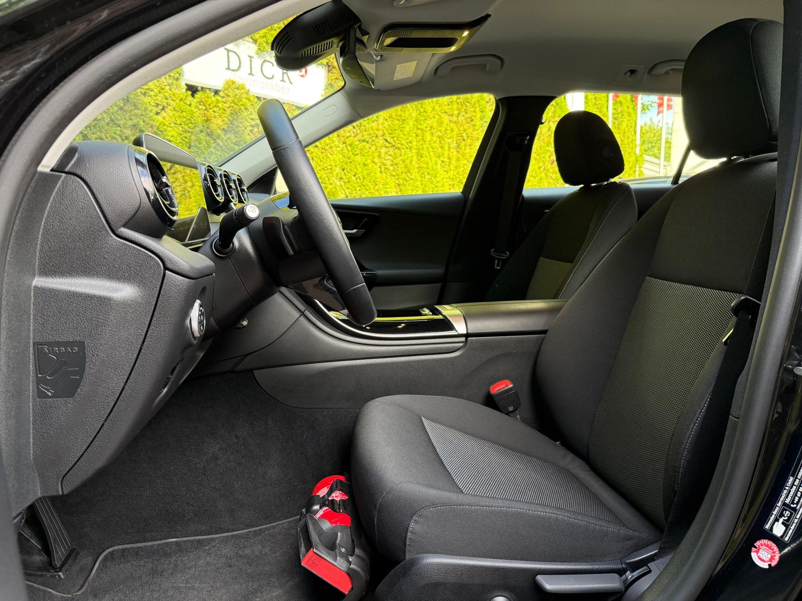 Fahrzeugabbildung Mercedes-Benz C 220 d T 9G LED+MBUX+KAMERA+SHZ+PARK+DAB