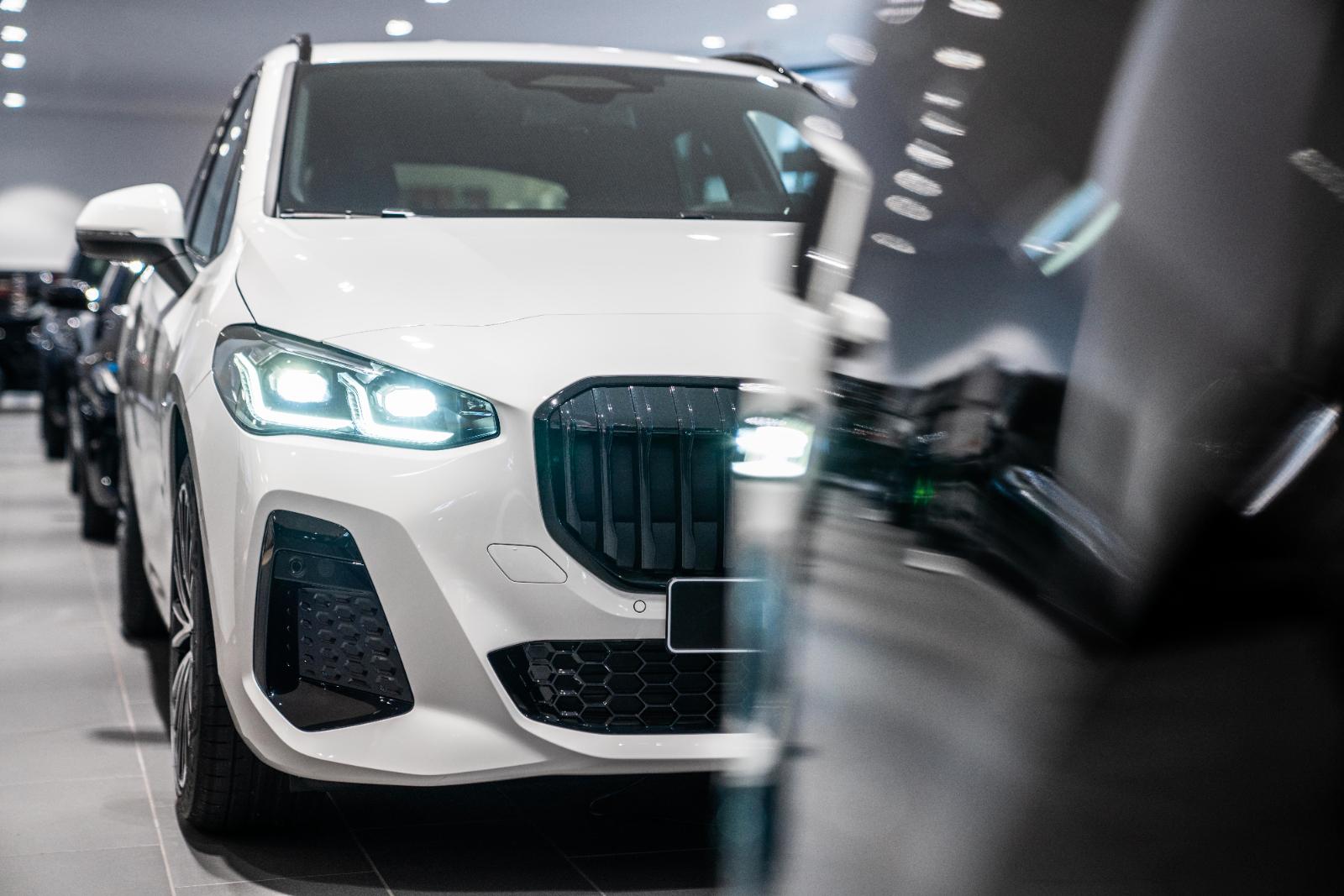 showroom-image-top