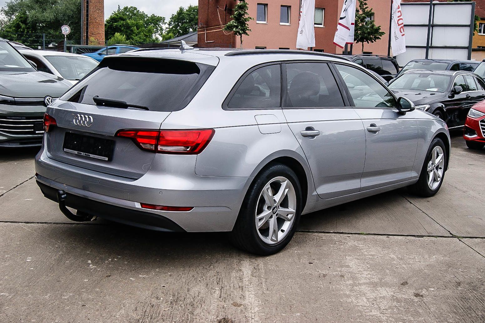 Fahrzeugabbildung Audi A4 Avant 14TFSI S-Tronic NAVI XENON ANHÄNGERKPLG