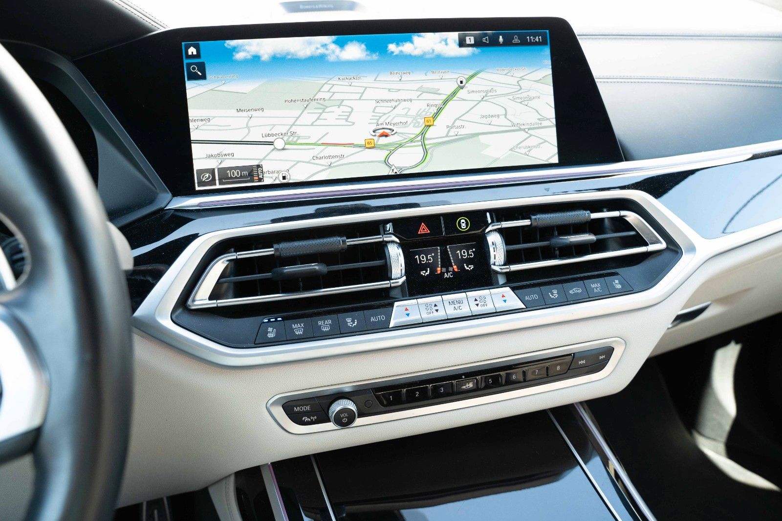 Fahrzeugabbildung BMW X7 M50 i SPORT VOLL SHADOW LED TV CARBON 22"