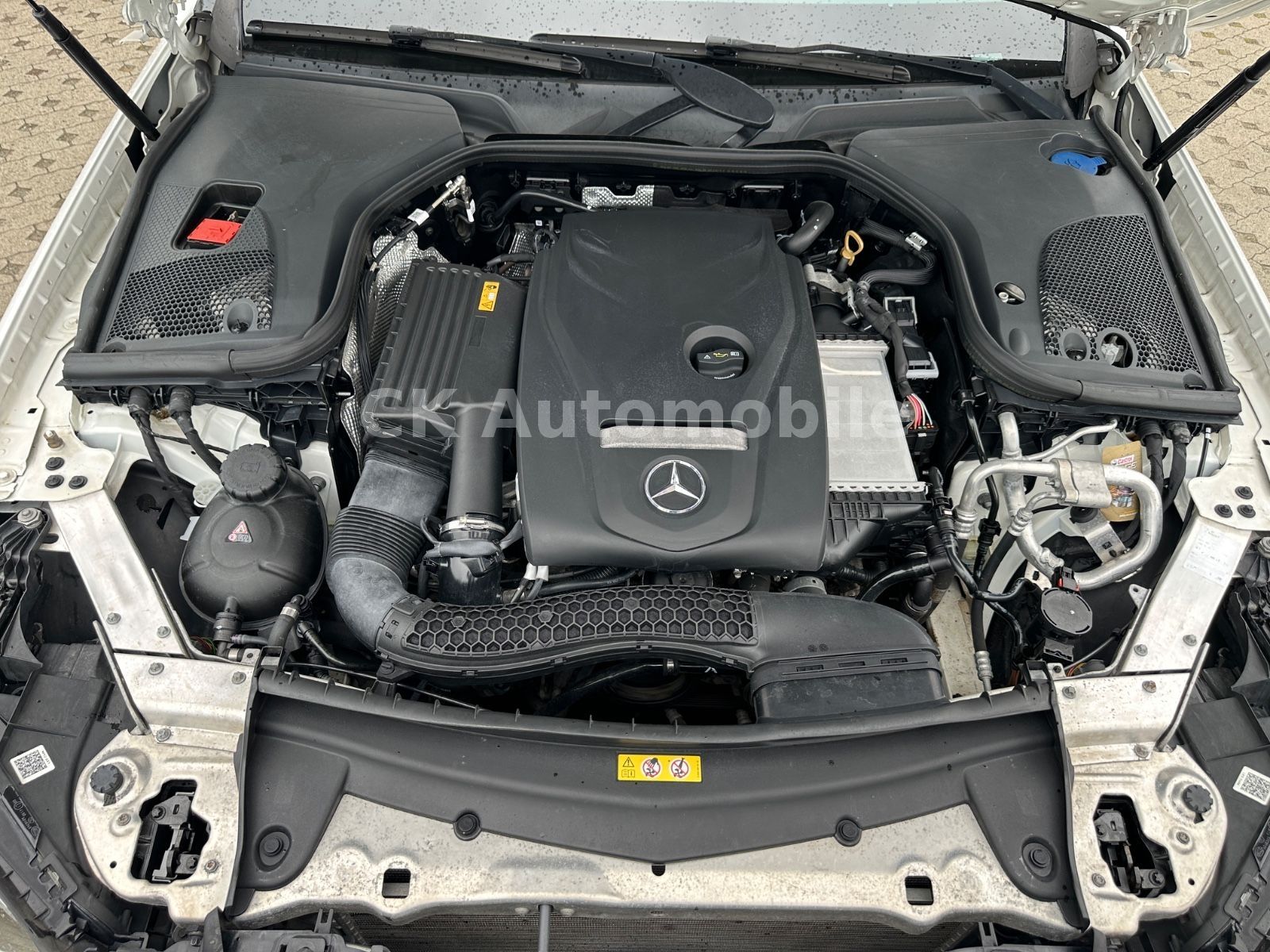 Fahrzeugabbildung Mercedes-Benz E 300 Lim. AMG-Line/Navi/Leder/Kamera/Burmester