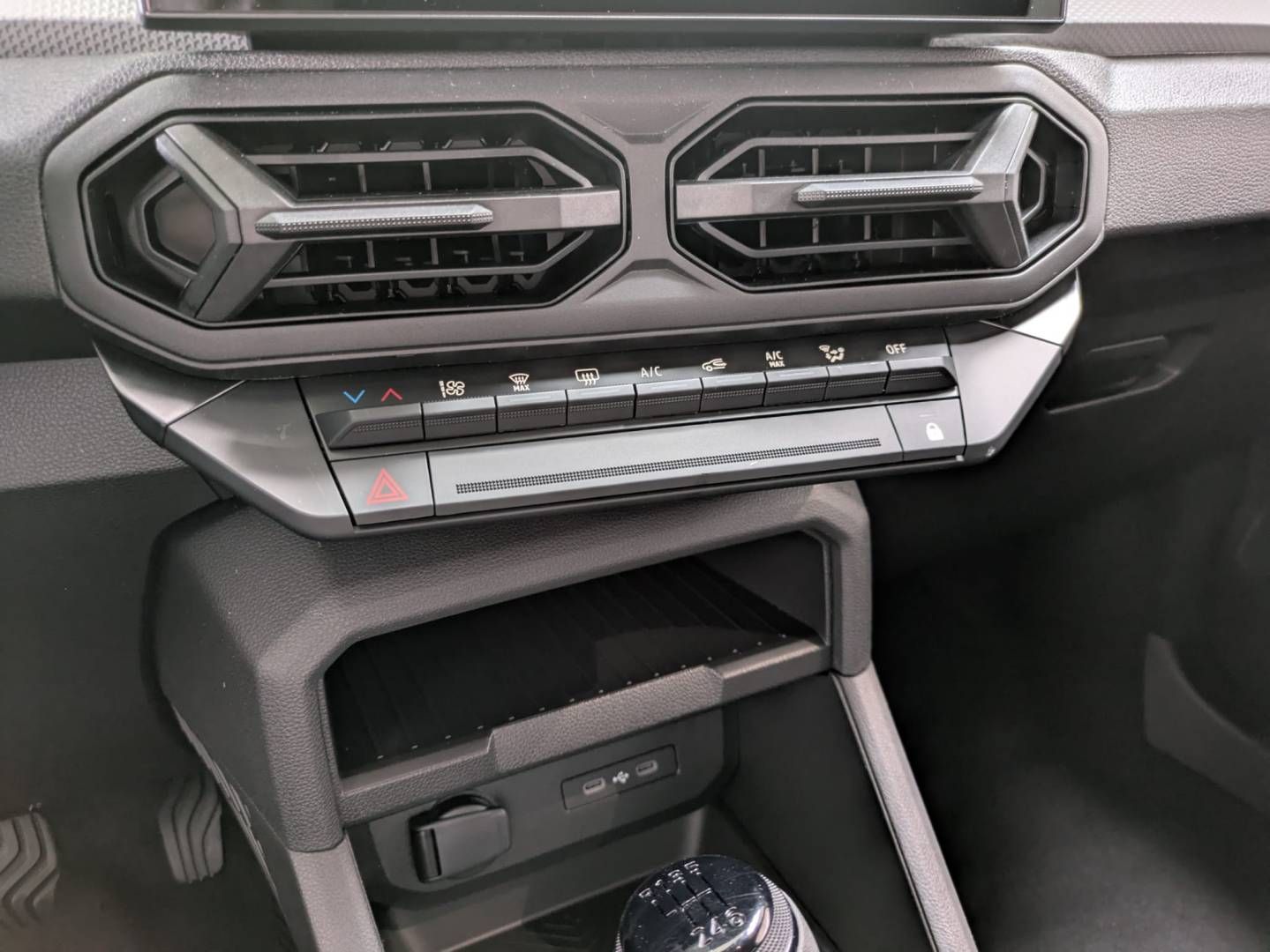 Fahrzeugabbildung Dacia Bigster Essential TCe 140